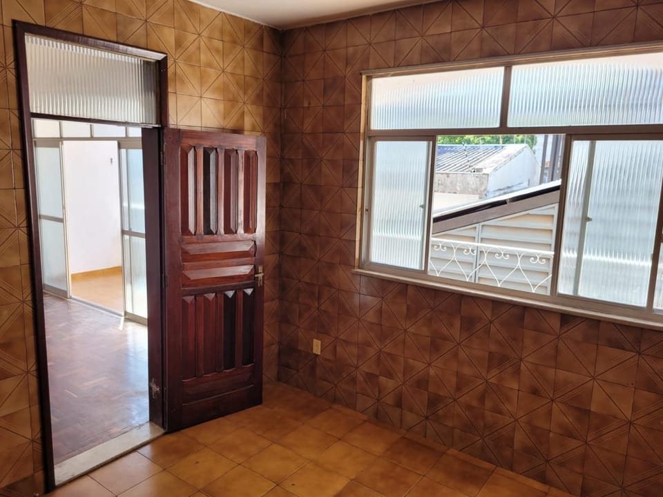 Apartamento amplo, no terceiro andar de Escada Apartment in Belém