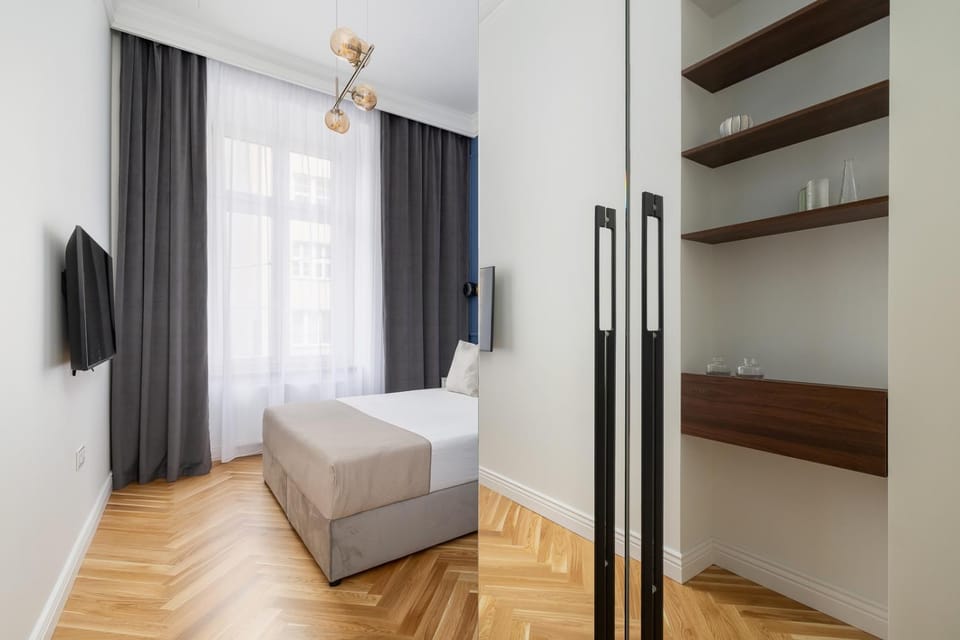 Bed, TV and multimedia, Photo of the whole room, Bedroom, wardrobe