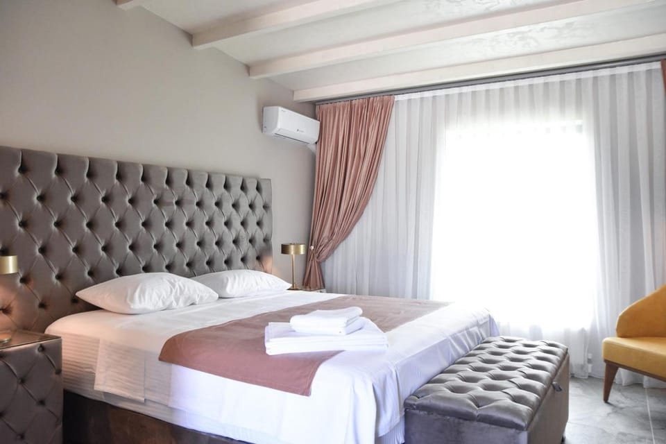 Bed, Photo of the whole room, Bedroom, towels, air conditioner