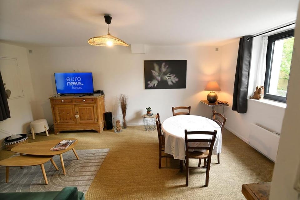 TV and multimedia, Living room, Dining area
