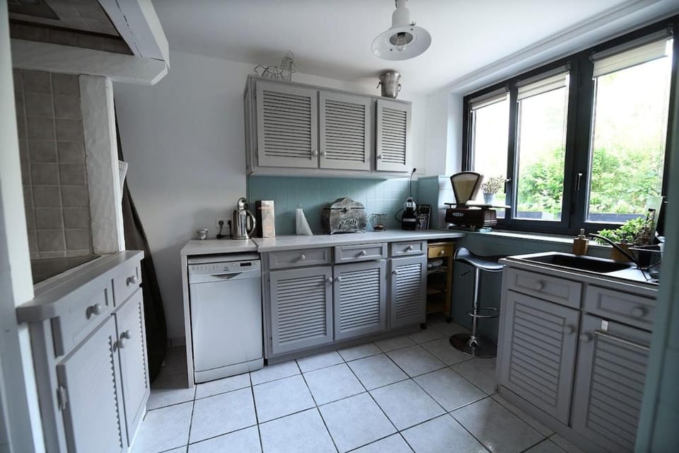Coffee/tea facilities, Kitchen or kitchenette, dishwasher, oven, stove, toaster, washing machine, kitchen