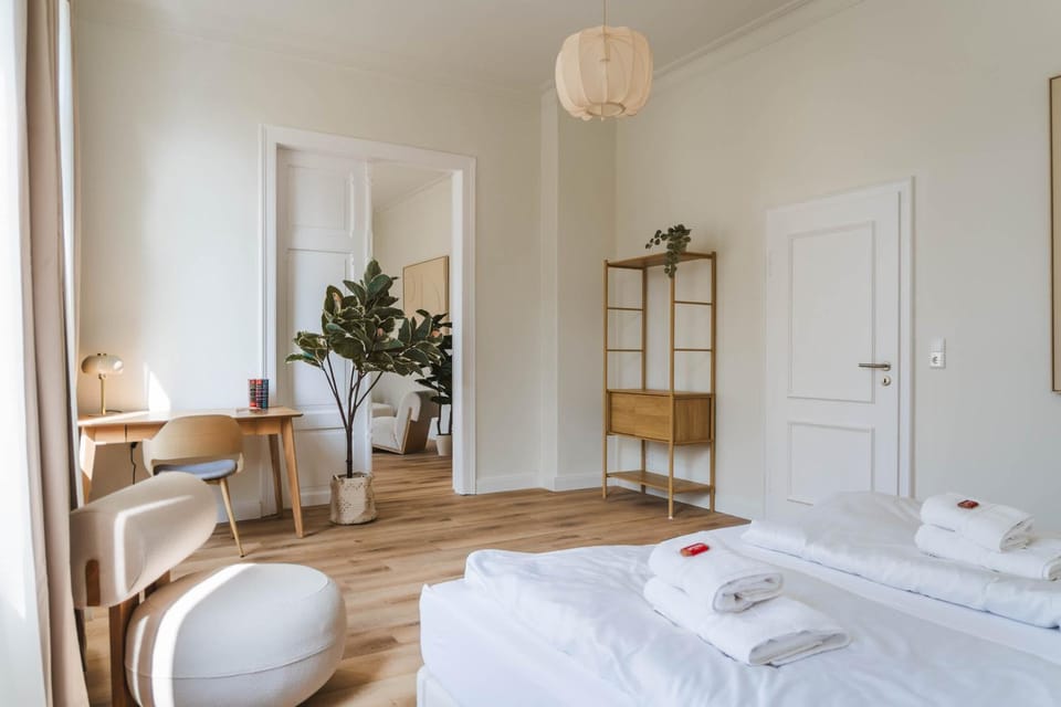 Bed, Photo of the whole room, Bedroom, towels