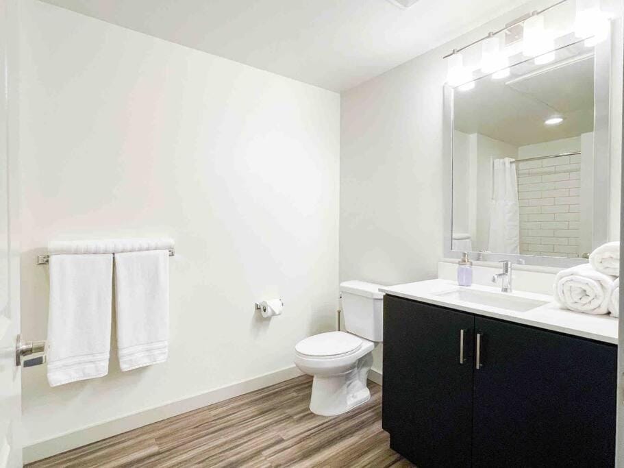 Studio Downtown Walk to Convention Center Apartment in Los Angeles