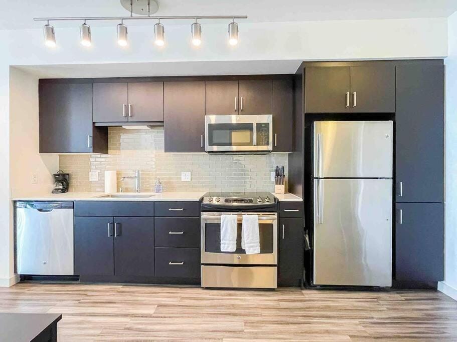 Studio Downtown Walk to Convention Center Apartment in Los Angeles