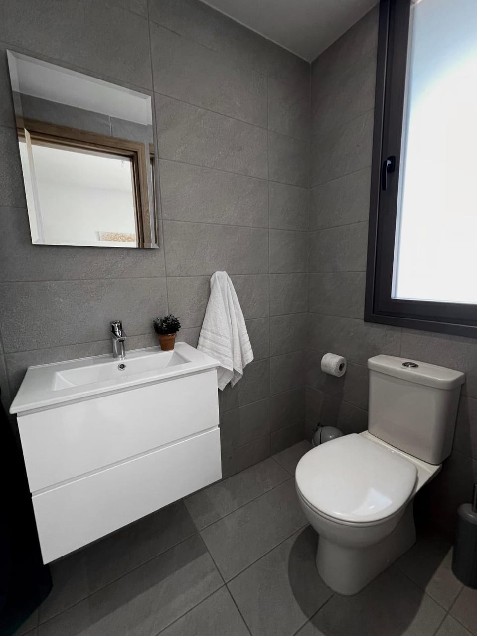 Toilet, Bathroom, bidet, towels