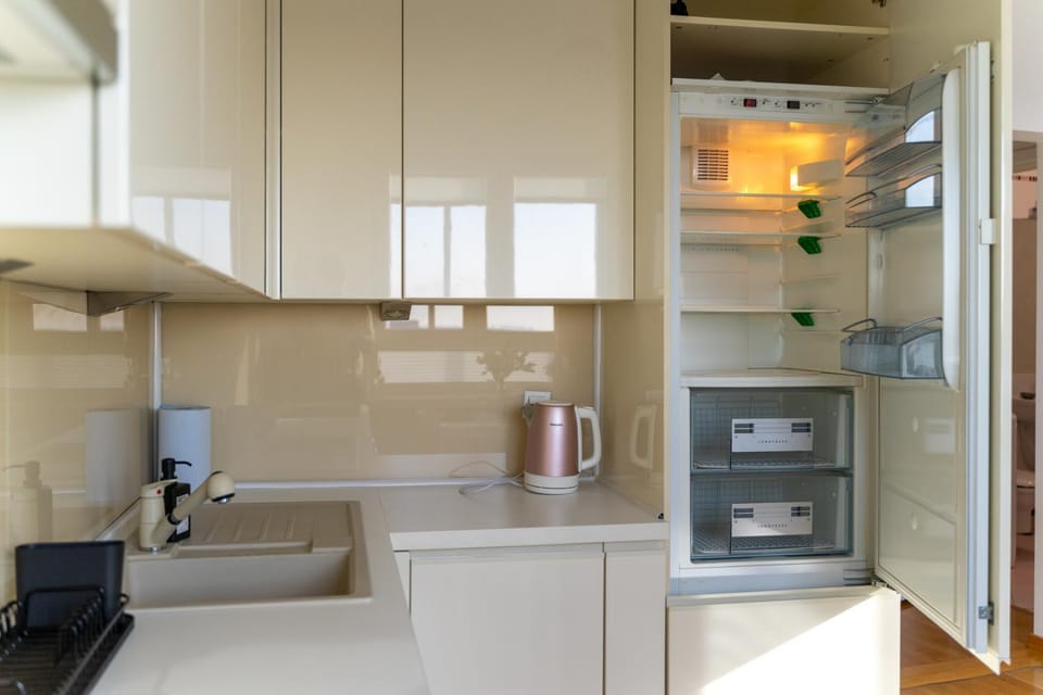 Kitchen or kitchenette, oven, pet friendly, stove