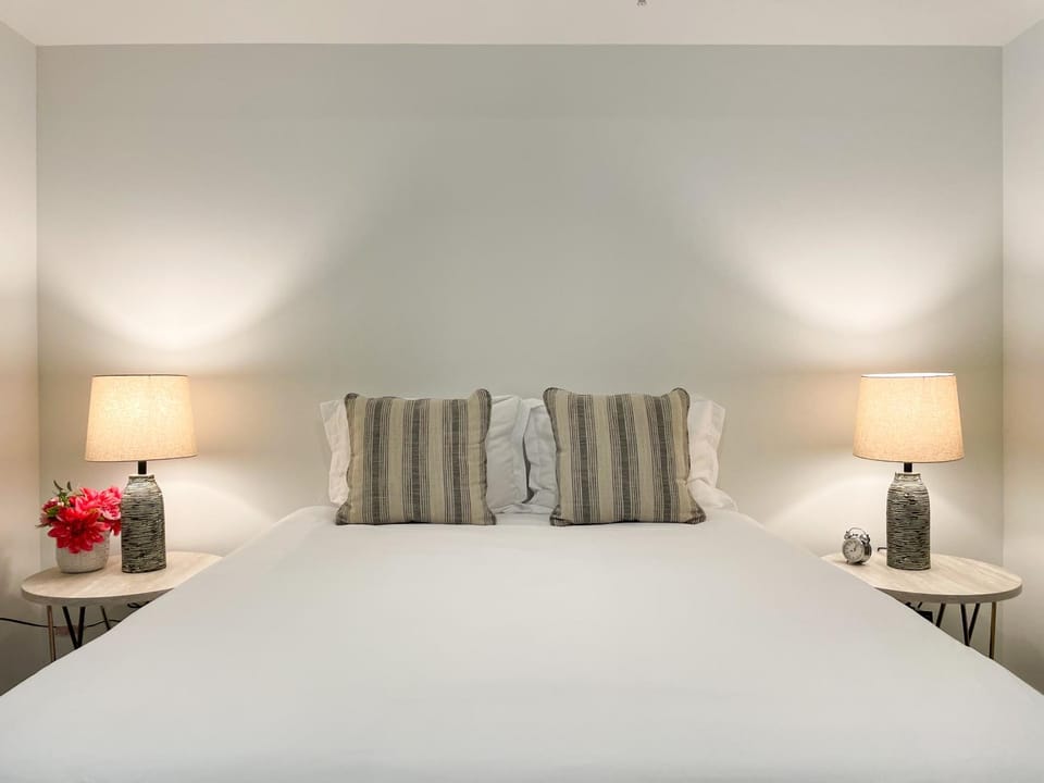 Suite Downtown Pool and Gym Access Apartment in Los Angeles