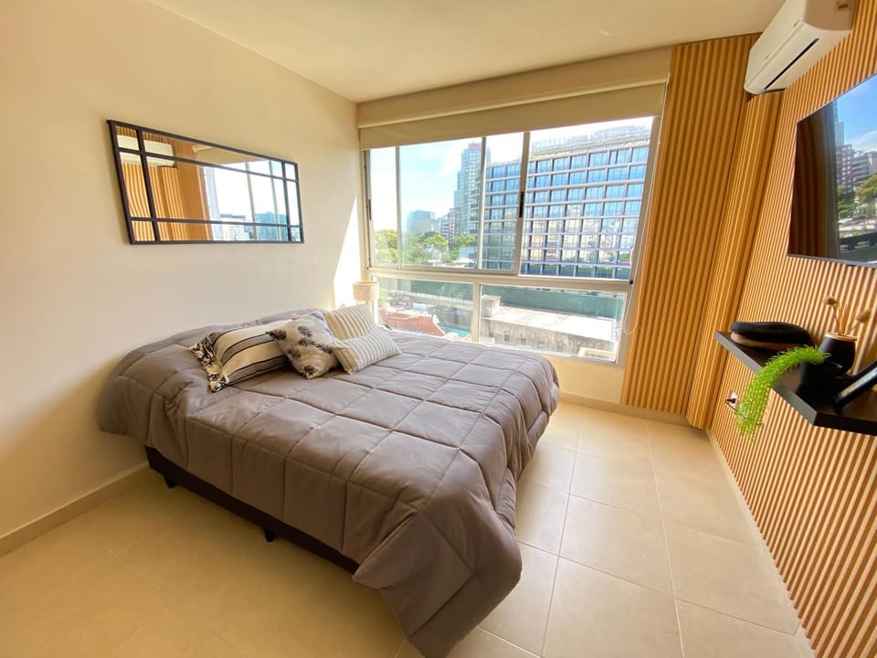 Bed, TV and multimedia, View (from property/room), Photo of the whole room, Bedroom