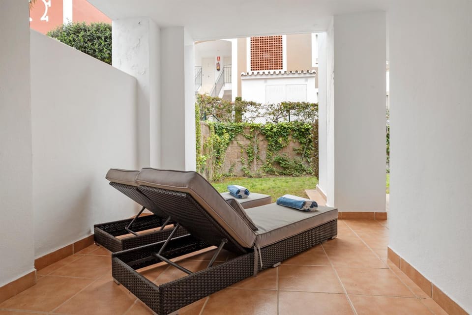 Garden, Seating area, Garden view, sunbed
