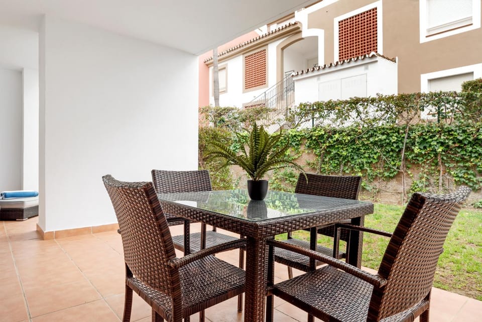Patio, Day, Garden, Seating area, Dining area, Garden view