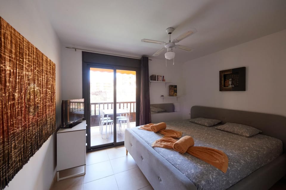 Sun, relax, 1ch, heated pool access Apartment in Palm-Mar