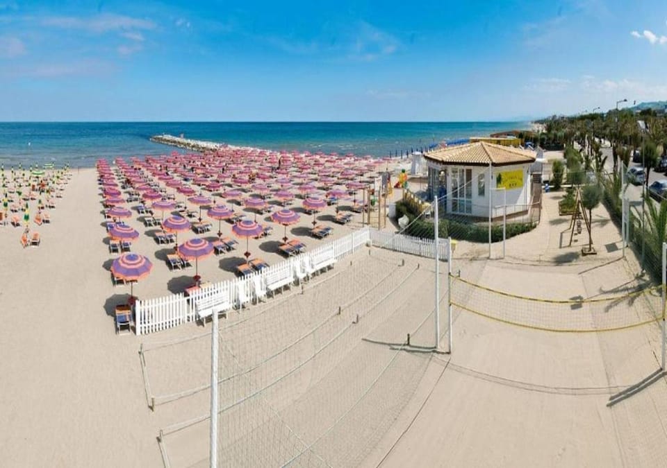 Restaurant/places to eat, Beach, Beach