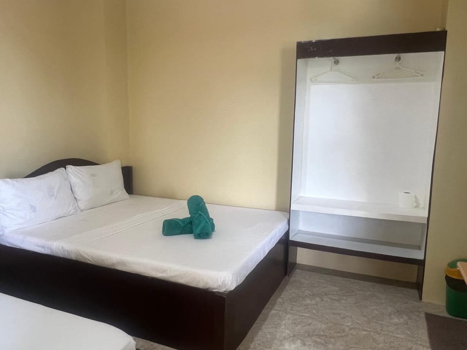 Seamed Guest House - Family Room A Bed and Breakfast in Central Visayas