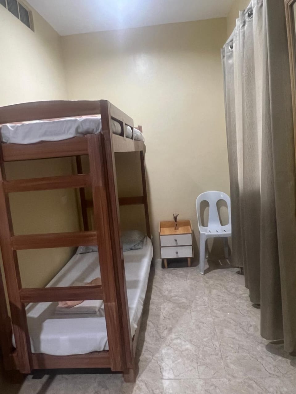 Seamed Guest House - Family Room A Bed and Breakfast in Central Visayas