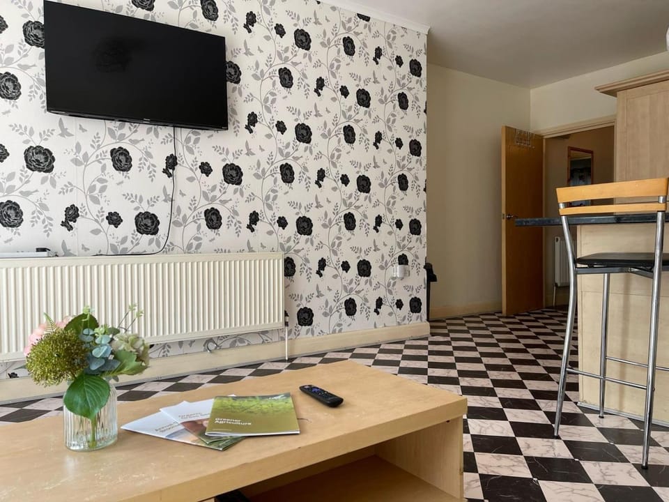Eastenders Guest Home Vacation rental in London