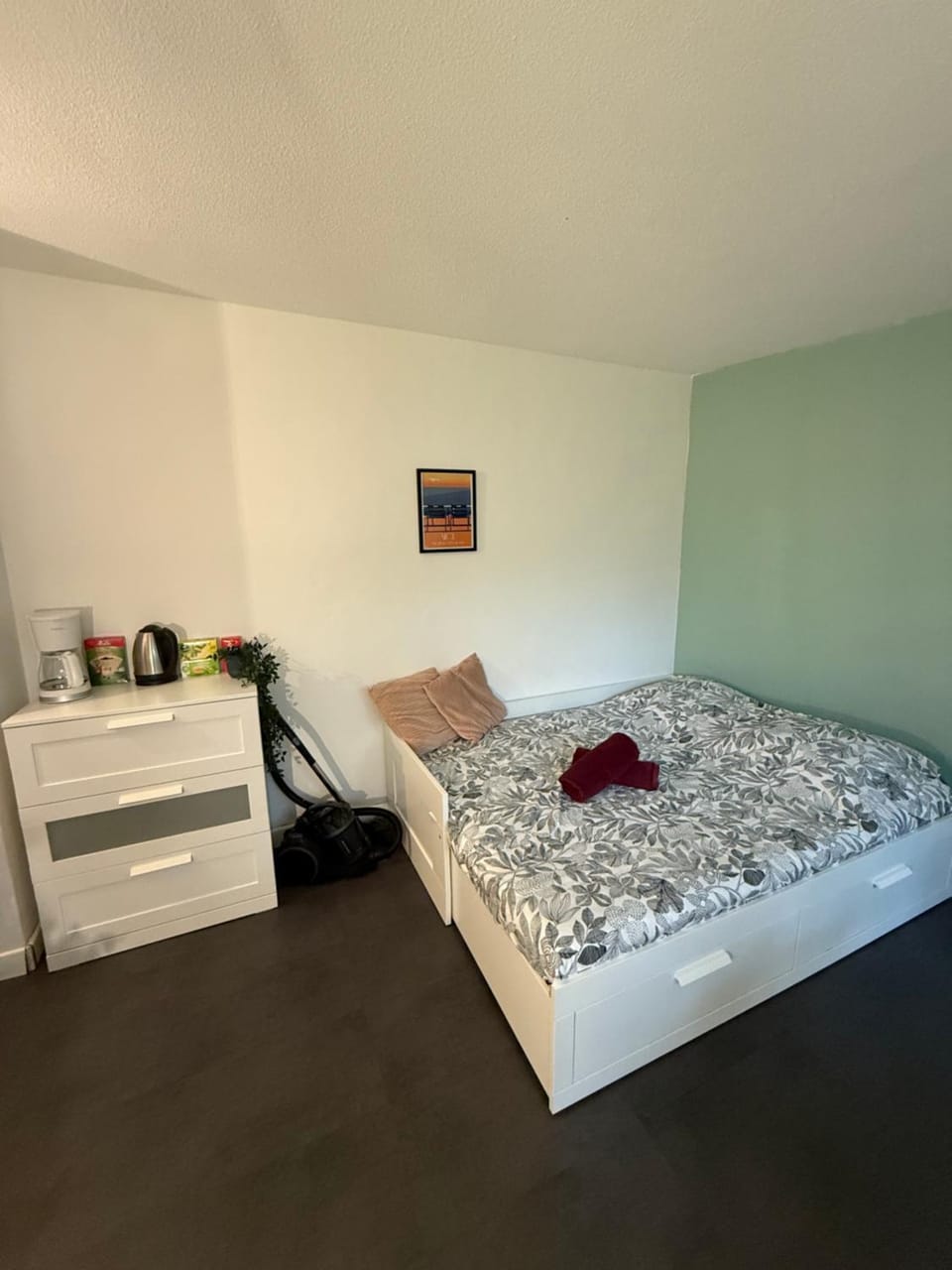 Bed, Photo of the whole room