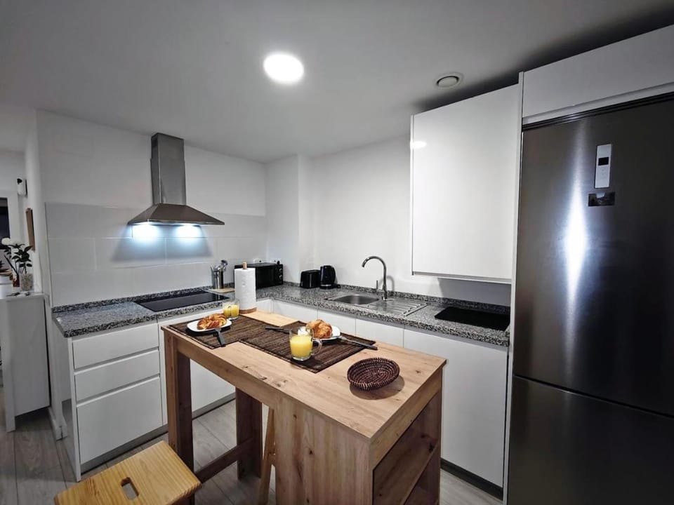 Kitchen or kitchenette, Dining area, stove, toaster