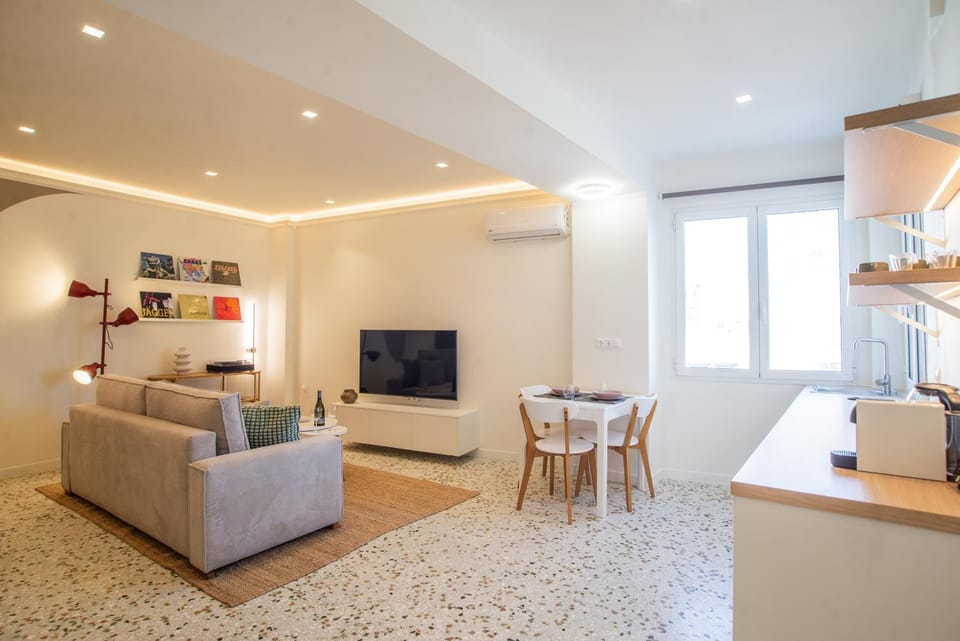 TV and multimedia, Coffee/tea facilities, Kitchen or kitchenette, Dining area