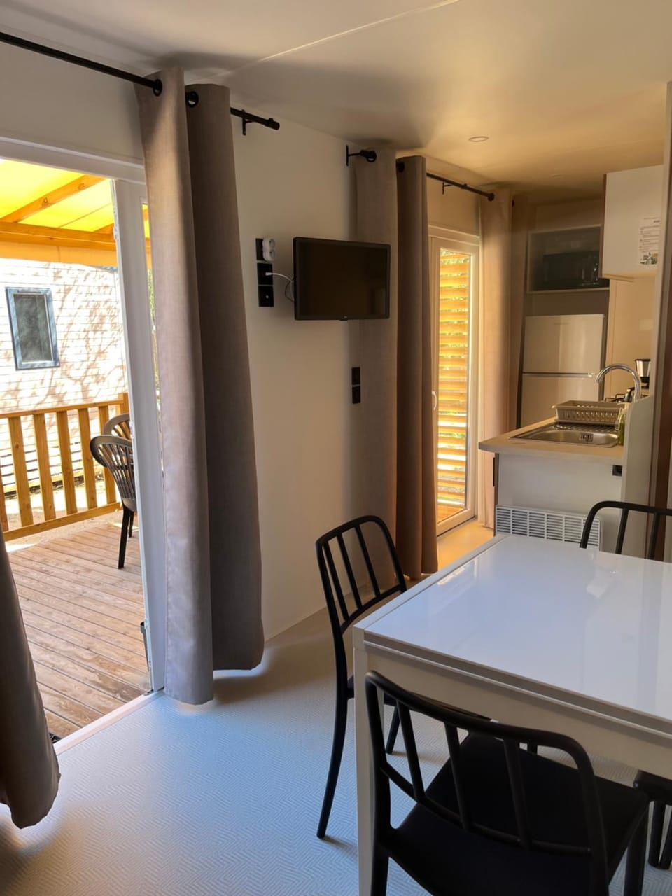 TV and multimedia, Kitchen or kitchenette, Dining area