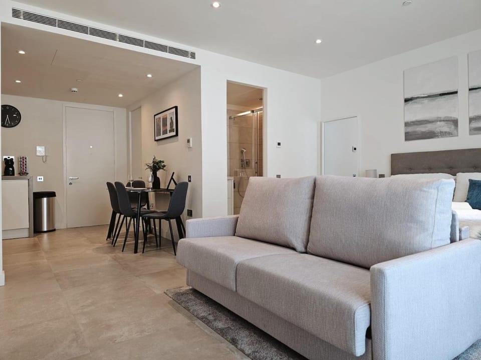 18th Floor Luxury Studio Apartment in Gibraltar