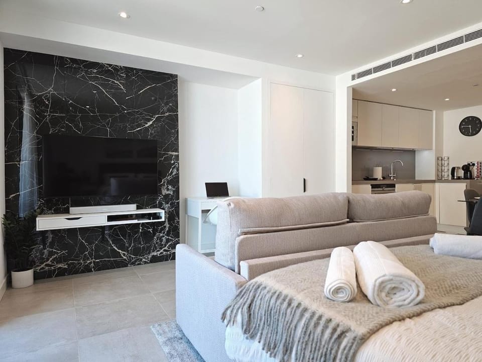 18th Floor Luxury Studio Apartment in Gibraltar