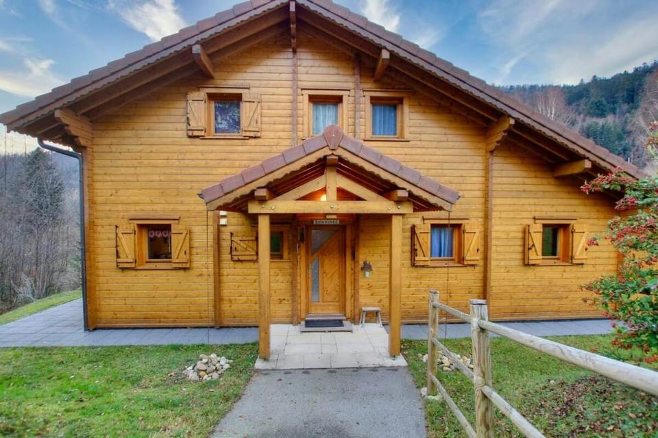 Le Murmure du Ruisseau, 4 étoiles avec sauna et terrasse Chalet in La Bresse
