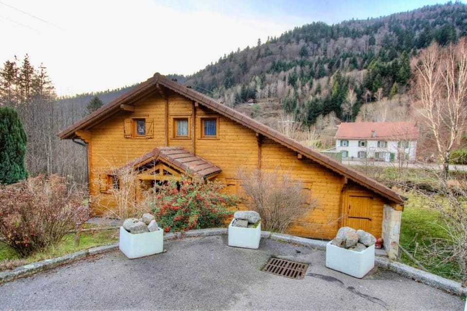 Le Murmure du Ruisseau, 4 étoiles avec sauna et terrasse Chalet in La Bresse