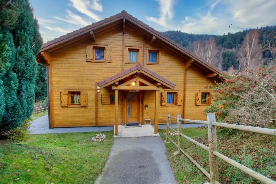 Le Murmure du Ruisseau, 4 étoiles avec sauna et terrasse Chalet in La Bresse