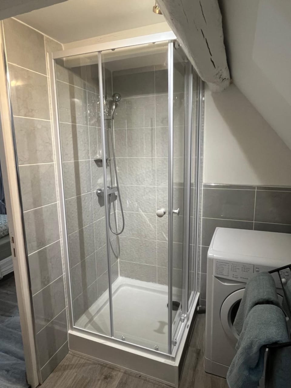 Shower, Bathroom, towels