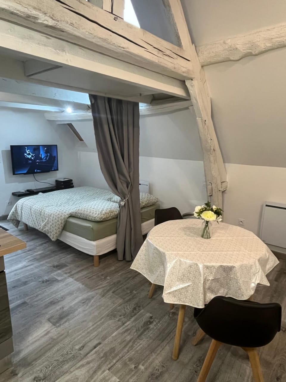 Photo of the whole room, Bedroom