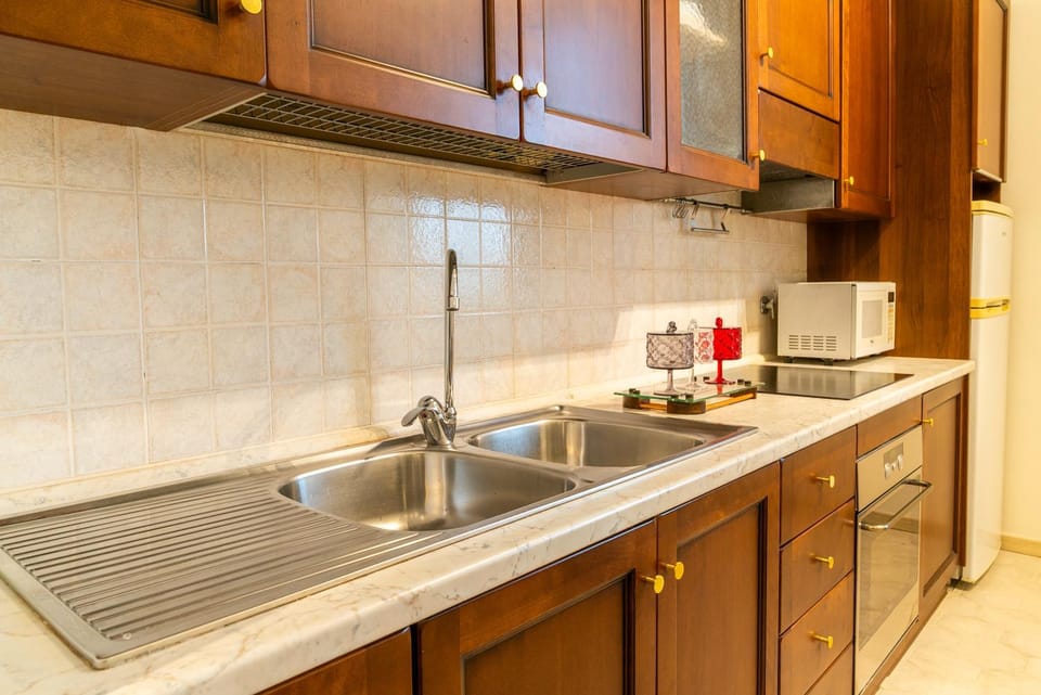 Coffee/tea facilities, Kitchen or kitchenette, stove, toaster