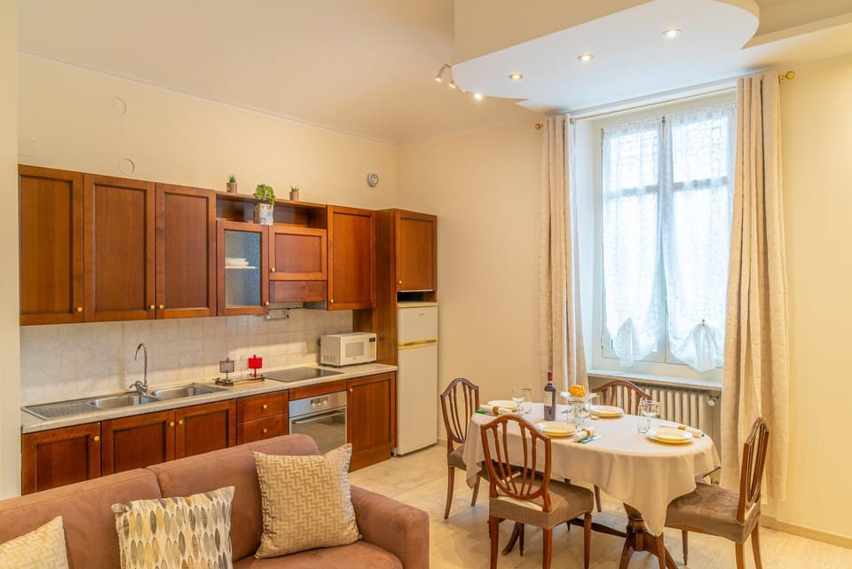 Kitchen or kitchenette, Living room, Seating area, Dining area, stove