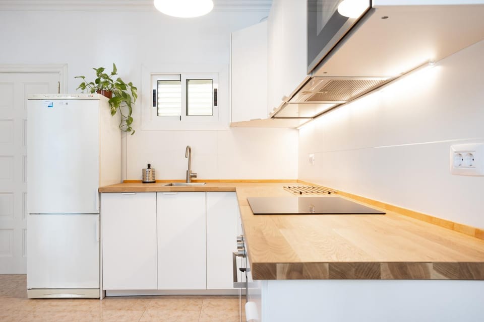 Kitchen or kitchenette, dishwasher, microwave, oven