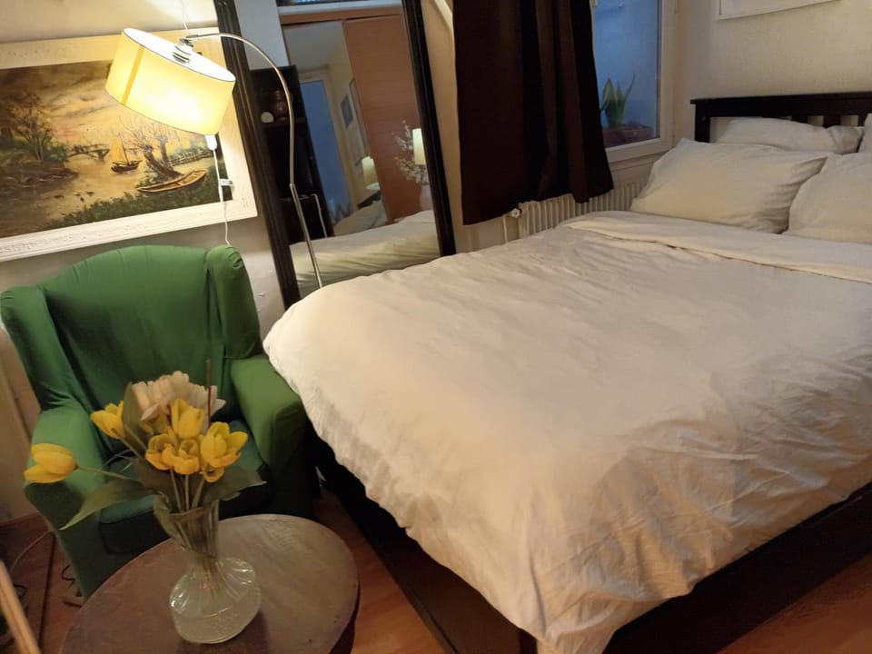 Appartement Meublé proche Gare du Nord et Gare du nord Accès direct métro Apartment in Paris