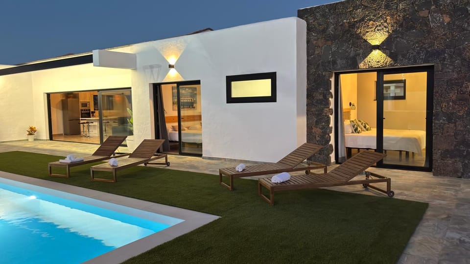 Night, Pool view