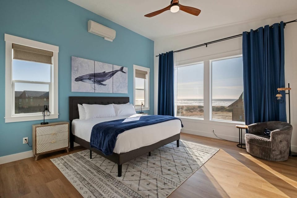 Brand-New Beach Retreat Hot Tub Sleeps 13 House in Westport