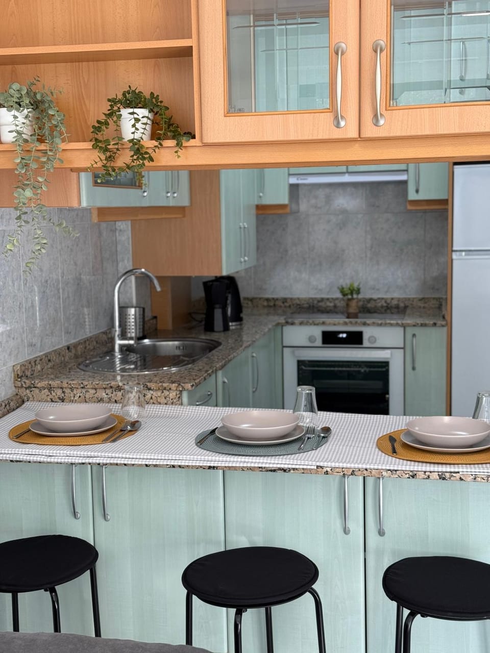 Kitchen or kitchenette, Dining area, stove