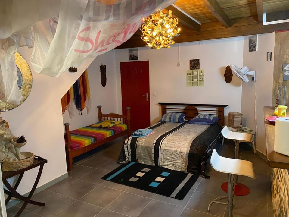 Chez HENRIETTE House in Leeward Islands