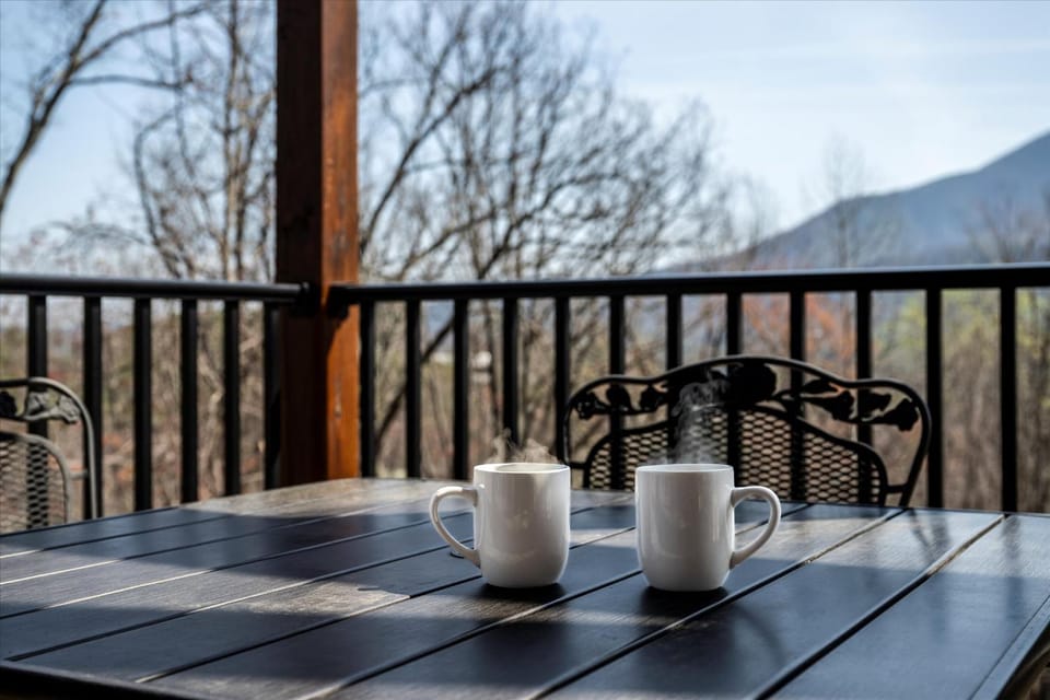 Escape to the Smokies, At Park's Edge House in Sevier County