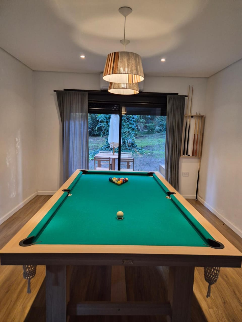 Billiard, Dining area