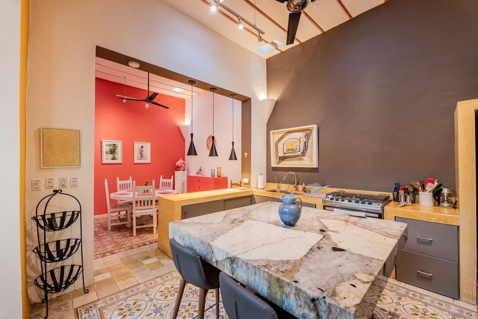 Dining area, kitchen