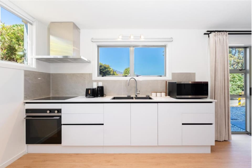 Cozy Single Unit with Full Kitchen Apartment in Queenstown