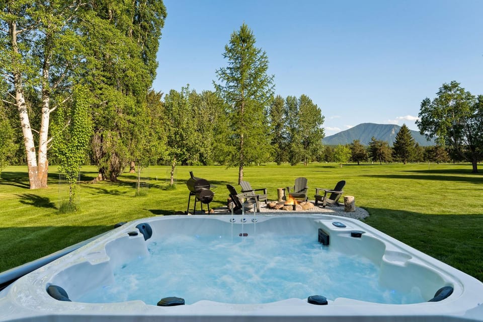 Natural landscape, BBQ facilities, Golfcourse, Hot Tub, Mountain view