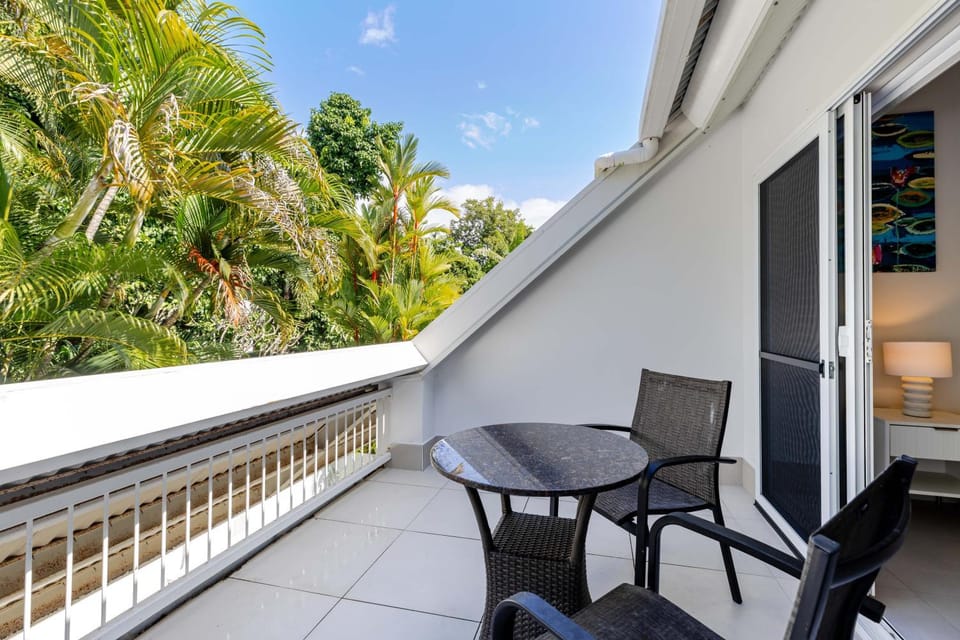 Serenity Villa with heated POOL & Beach access Villa in Port Douglas