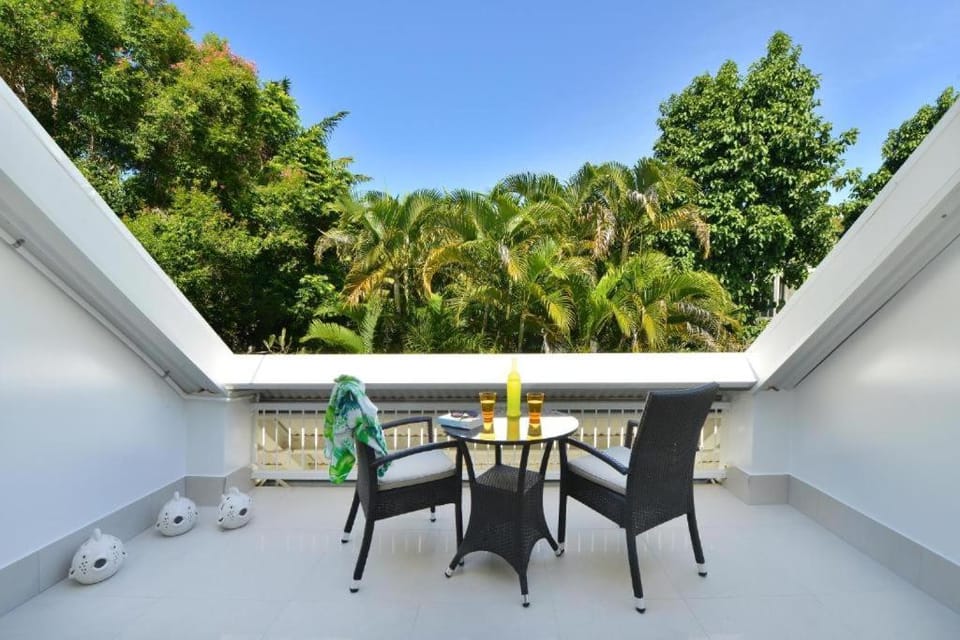 Serenity Villa with heated POOL & Beach access Villa in Port Douglas