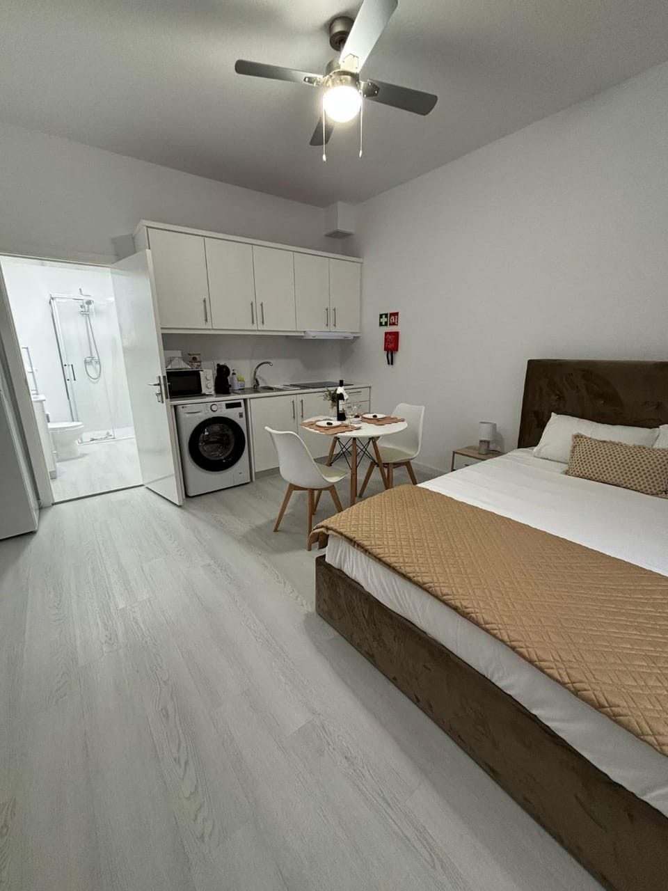 Bed, Kitchen or kitchenette, Dining area, Bedroom, stove, wardrobe, washing machine, dryer