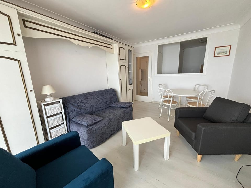 Studio spacieux avec balcon, vue mer, Les Sables d'Olonne Apartment in Les Sables-d'Olonne