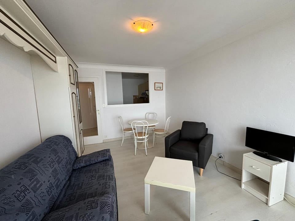 Studio spacieux avec balcon, vue mer, Les Sables d'Olonne Apartment in Les Sables-d'Olonne