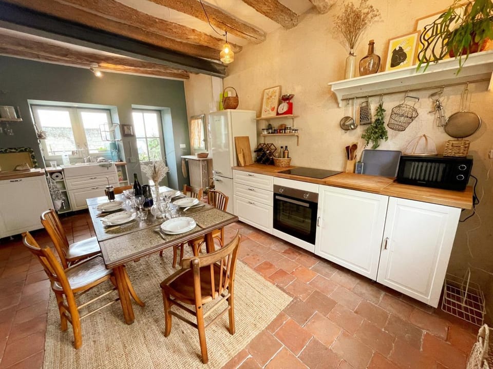 Gîte XIXè de charme à Candes-St-Martin avec jardin clos - FR-1-381-612 House in Centre-Val de Loire