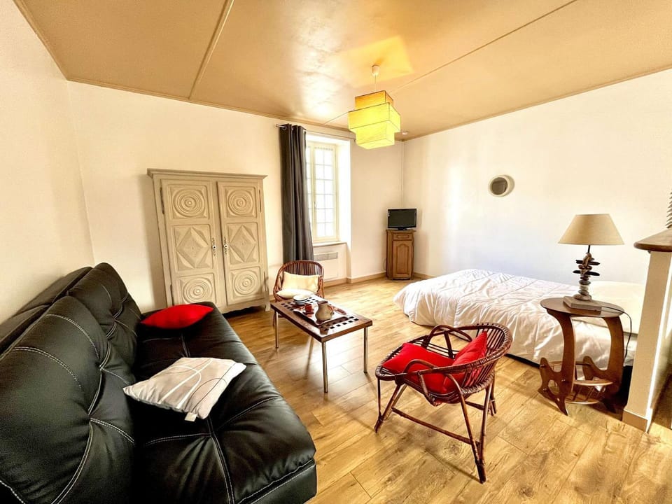 Spacieux studio 48 m², cœur de ville, Étretat - FR-1-479-221 Apartment in Étel